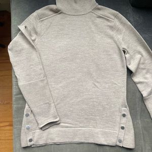 ATHLETA MERINO WOOL TURTLENECK SWEATER M